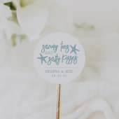 Sandy Toes, Salty Kisses Destination Wedding Favor Ronde Sticker