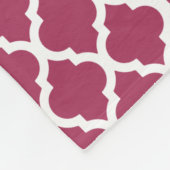 Sangria Red Moroccan Tegel met monogram Fleece Deken (Hoek)