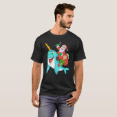 santa and elf riding narwhal t-shirt (Voorkant volledig)