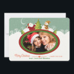Santa and Snowman Photo Lijst Flat Holiday Card Feestdagenkaart<br><div class="desc">Een vrolijke vakantiekaart met een ovaal fotovenster dat door de kerstman en Snowman in een winterscène is gemaakt. (kerstfoto gemaakt door kues1 - www.freepik.com). (Vector gemaakt door vikayatskina - www.freepik.com). De kaart kan eenvoudig worden aangepast met de tekst, het lettertype, de lettertypekleur, de papieren vorm en de papieren soort. Niet...</div>