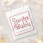 Santa Baby Christmas Baby shower Favor Bag Bedankzakje<br><div class="desc">Voeg een feestelijke afwerking toe aan uw vakantie-baby shower met deze schattige "Santa Baby" voorkeurstassen! Met snoepriet-gestreepte typografie, een rood hart accent en gepersonaliseerde event details, deze tassen zijn perfect voor het houden van zoete lekkernijen, kleine geschenken, of partij gunsten. Een charmante manier om uw gasten te bedanken en samen...</div>