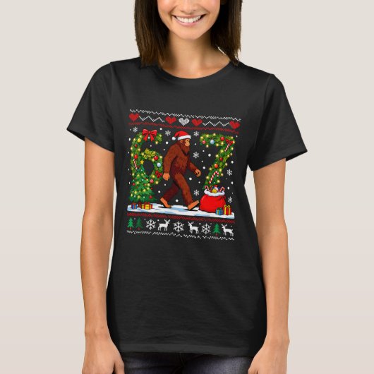 Santa Bigfoot Christmas Tree Funny Sasquatch 67 T-shirt (Voorkant)