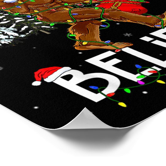 Santa Bigfoot Christmas Tree Lights Xmas Boys Men  Poster (Hoek)