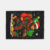 Santa Bigfoot Christmas Tree Xmas Lights Funny Sas Fleece Deken (Voorkant (Horizontaal))