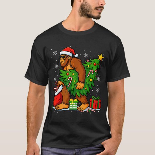 Santa Bigfoot Christmas Tree Xmas Lights Funny Sas T-shirt (Voorkant)