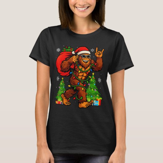 Santa Bigfoot Christmas Tree Xmas Lights Funny Sas T-shirt (Voorkant)