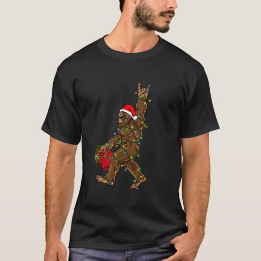 Santa Bigfoot Kerstverlichting Rock Funny Sasquatc T-shirt (Voorkant)