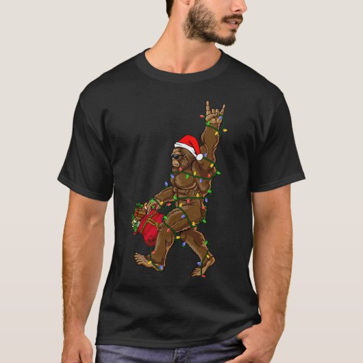 Santa Bigfoot Kerstverlichting Rock Funny Sasquatc T-shirt (Voorkant)