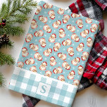 Santa Blue Gingham Monogrammed Christmas Theedoek<br><div class="desc">Voeg dit vakantieseizoen een charmante, feestelijke toets toe aan uw keuken met deze kerstman en blauwe gingham-monogram kerstkeukenhanddoek. Met een nostalgisch Santa Claus-ontwerp in combinatie met een klassiek blauw-wit ginghampatroon, kan deze handdoek met uw initiaal worden gepersonaliseerd voor een uniek en stijlvol vakantiegangsel. Perfect voor het toevoegen van wat gezellige...</div>