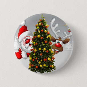 Santa claus en rendier achter een kerstboom.j ronde button 5,7 cm