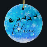 Santa Claus en zijn vliegende rendiertje - Geloof Keramisch Ornament<br><div class="desc">Kerst thema ornament met een zwart silhouet van de kerstman rijden in zijn slee worden getrokken door zijn rendieren vliegen over de lucht. Geloof geschreven in een trendy rood script lettertype. De achtergrond is een ijzig blauw vorstelijk sneeuwvlok ontwerp.</div>