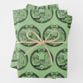 Santa Claus Giving Gift to Bigfoot Inpakpapier Vel (In situ)