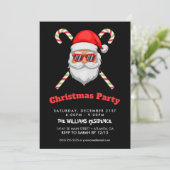 Santa claus heeft een zonnebril met zoete suikerri kaart (Staand voorkant)