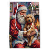 Santa Claus Holding Goldendoodle Christmas Art Medium Cadeauzakje (Voorkant)