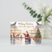 Santa Claus in at the airport Feestdagenkaart (Staand voorkant)