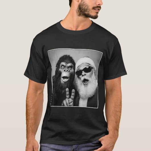 Santa Claus Selfie Bigfoot Christmas Funny Sasquat T-shirt (Voorkant)