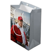 Santa Claus Trump Medium Cadeauzakje (Voorkant Gekanteld)