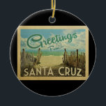 Santa Cruz Beach Vintage Revel Keramisch Ornament<br><div class="desc">Deze groeten van het  briefkaart Santa Cruz zijn voorzien van een zandstrand met een mooi oceaanwater uit turquoise en boven het zee,  een blauwe hemel met blauw witte wolken. In de klassieke reisstijl.</div>