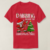 Santa Dabbing rond het Kind met kerstboomverlichti T-shirt (Design voorkant)