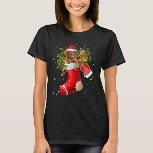 Santa Dachshund in de kerstsok Pajama T-shirt (Voorkant)