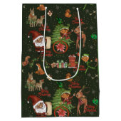 Santa & Elf Village Whimsical Holiday Gift Bag Medium Cadeauzakje (Achterkant)