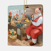 Santa en Elves die speelgoed maken | Kerstmis Keramisch Ornament (Links)