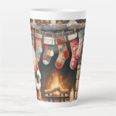 Santa Fireplace beroemd gemaakt door Christmas Sto Latte Mok (Voorkant)