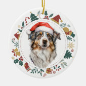 Santa Hat Australische Herder Hond Kerstkrans Keramisch Ornament (Voorkant)