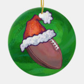 Santa Hat Football op groen Keramisch Ornament (Voorkant)