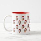 Santa Hat Gepersonaliseerd Gezicht 2 Foto Kerstcad Tweekleurige Koffiemok (Links)