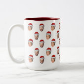 Santa Hat Gepersonaliseerd Gezicht 2 Foto Kerstcad Tweekleurige Koffiemok (Links)