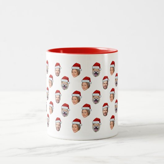 Santa Hat Gepersonaliseerd Gezicht 3 Foto Kerstcad Tweekleurige Koffiemok (Center)