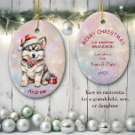 Santa Hat Husky Puppy Kleinzoon Keramisch Ornament<br><div class="desc">Hier is een mooi aandenken ornament voor die heel bijzondere kleinzoon, zoon, kleindochter of dochter. De voorkant heeft een afbeelding van een schattige Husky puppy met een kerstmuts en een ornamenten kraag. Een helder verpakt cadeaupakket is naast hem. Het afbeelding is geplaatst op een bleke roze en lavendel bokeh achtergrond....</div>