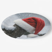Santa Hat On a Snowy Fence Post Papieren Bordje (Gekanteld)