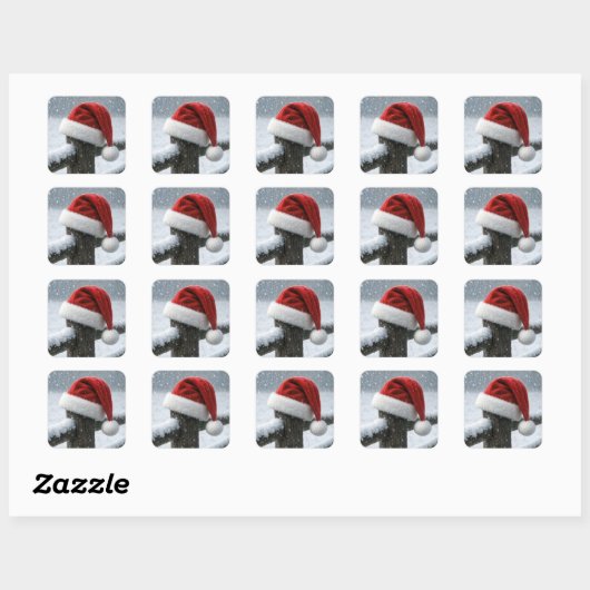 Santa Hat On a Snowy Fence Post Vierkante Sticker (Vel)