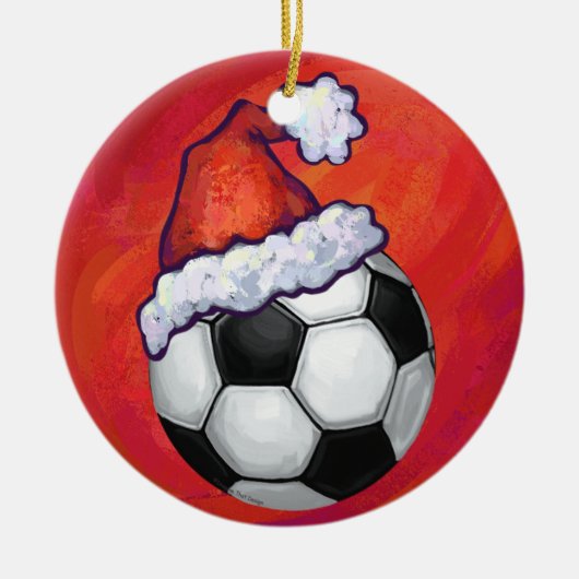 Santa Hat-Voetbal op rood Keramisch Ornament (Voorkant)
