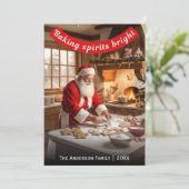 Santa Making Gingerbread Baking Spirits Bright Feestdagenkaart (Staand voorkant)