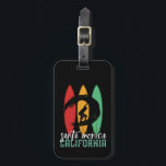 Santa Monica Beach California Retro Surfing Bagagelabel<br><div class="desc">retro surfbordontwerp voor surfers die van surfen houden en de oceaangolven aanjagen. Koele zomervakantie, zomervakantie voor mensen die van hete zon genieten, tropisch weer, zonneschijn onder de palmboom. Grunge en noodlijdend design om te draag terwijl je van het strand geniet en rond de vuurzee zingt. Geweldig souvenir, kerstcadeau en verjaardagscadeau...</div>