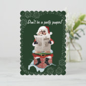 Santa "Party Pooper" Funny Kerstuitnodigingen Kaart (Staand voorkant)