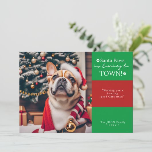 Santa Paws komt naar de stad! Grappige hond foto Feestdagenkaart (Staand voorkant)
