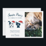 Santa Paws | Kute Pet met kerstfoto Feestdagenkaart<br><div class="desc">Vakantiefootkaart voor dierenliefhebbers en eigenaars. Vervang de foto van de sjabloon met uw favoriete afbeelding van uw pooch en/of kat! Naast de foto staat in de tekst: "De kerstman komt naar de stad." En dan: "Vrolijk kerstfeest van onze verpakking naar je verpakking." Er is ook een schattige illustratie van een...</div>