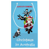 Santa postman die cadeaus levert klein cadeauzakje (Achterkant)