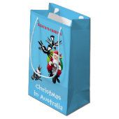 Santa postman die cadeaus levert klein cadeauzakje (Achterkant Gekanteld)