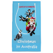 Santa postman die cadeaus levert klein cadeauzakje (Voorkant)