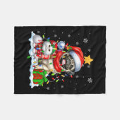 Santa Pug Met Elf Cat Kerstverlichting Eigenaar Ki Fleece Deken (Voorkant (Horizontaal))