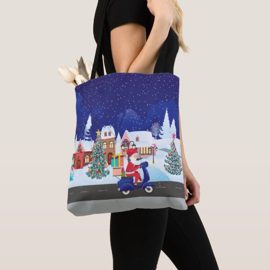 Santa ride scooter in de nachtstad tote bag (Dichtbij)