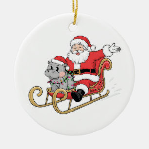 Santa Riding Sleigh met een Moo Deng Baby Hippo Keramisch Ornament