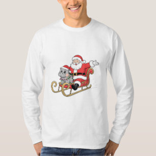Santa Riding Sleigh met een Moo Deng Baby Hippo T-shirt