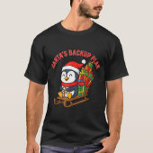 Santa’s Backup Plan Cute Penguin Christmas Design  T-shirt (Voorkant)