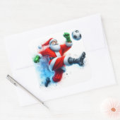 Santa schopt een Voetbal in een feestelijke scène Vierkante Sticker (Envelop)